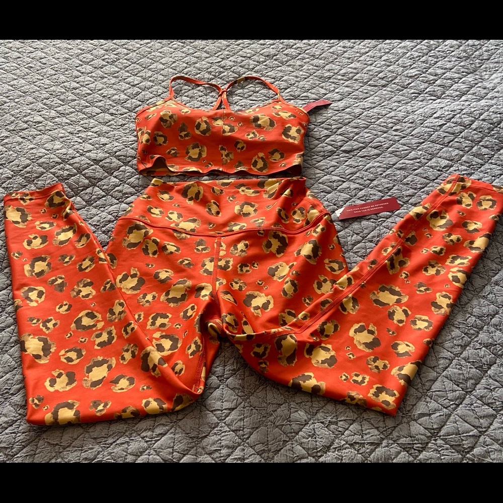 Brand new, size XS never worn Carbon 38 athletic gear. Still has tags attached!